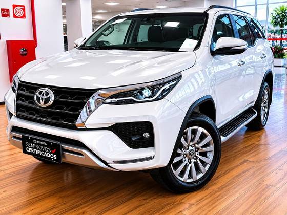TOYOTA HILUX SW4 2.8 D-4D TURBO DIESEL SRX PLATINUM 4X4 AUTOMÁTICO